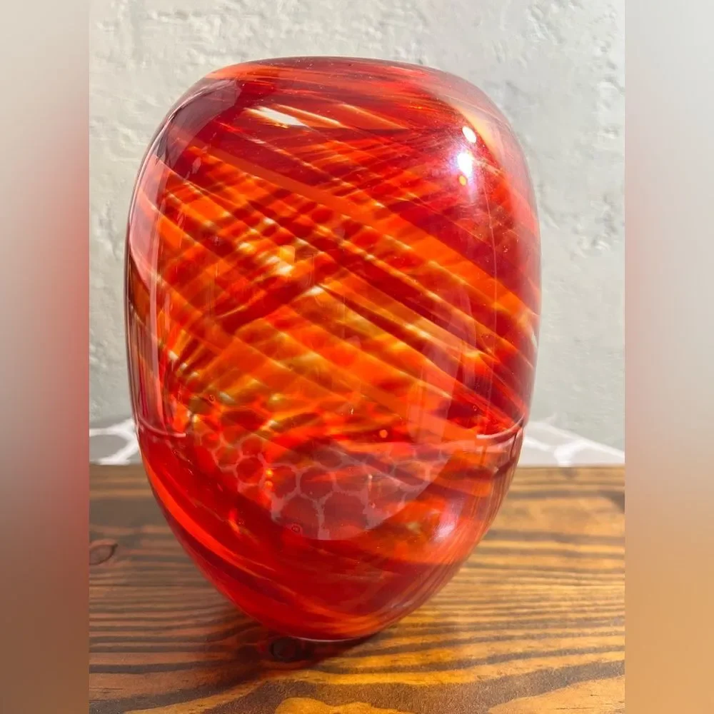 Elegant Red Swirled Blown Glass Vase red orange Gorgeous design piece for home